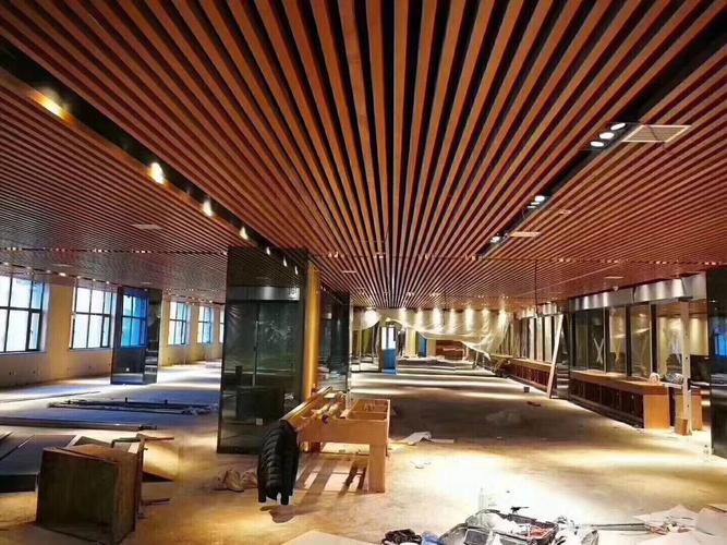 宁波吊顶材料全解析 铝方通、铝扣板与铝格栅的选型指南